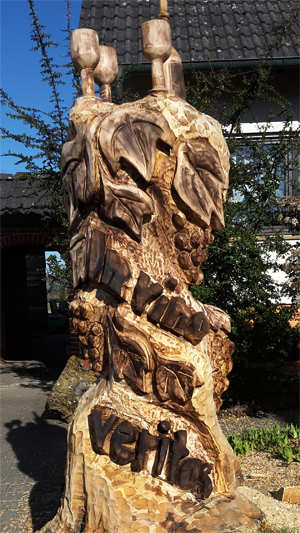 Die Figur "In vino veritas" in Querbach