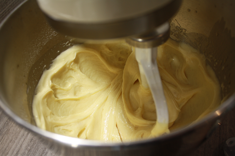 Amaretto-Boden-Teig in der Küchenmaschine